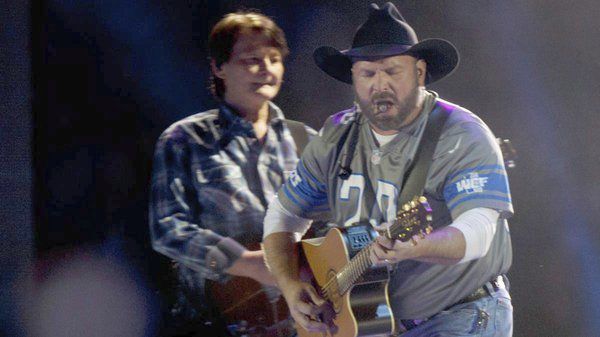 Garth Brooks wore a jersey supporting Bernie Sanders?