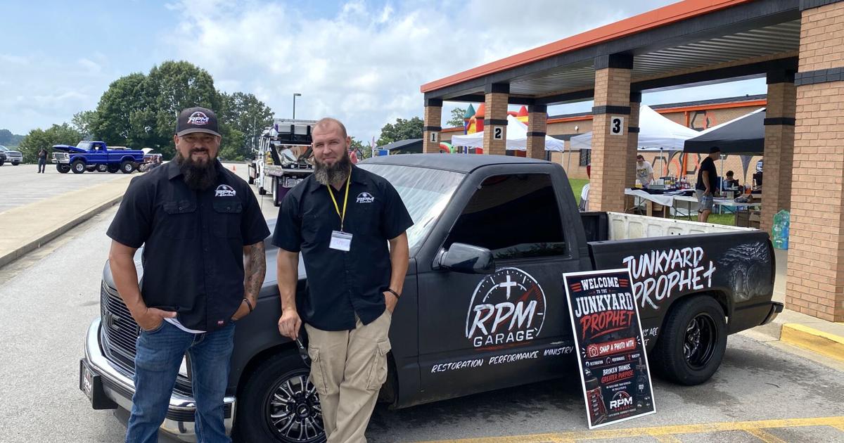 Hot rod-based ministry brings school supplies to Science Hill
