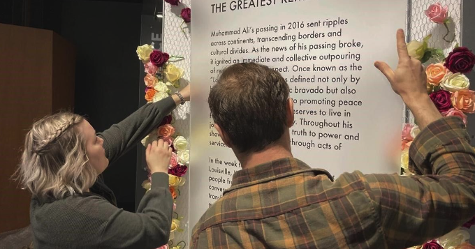 Exhibit chronicles public mourning over Muhammad Ali in his Kentucky hometown - Vimarsana News