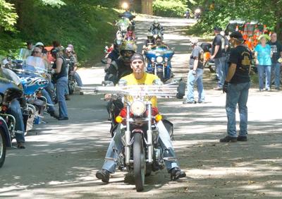 Local bikers slither through the Rattlesnake | News | somerset-kentucky.com