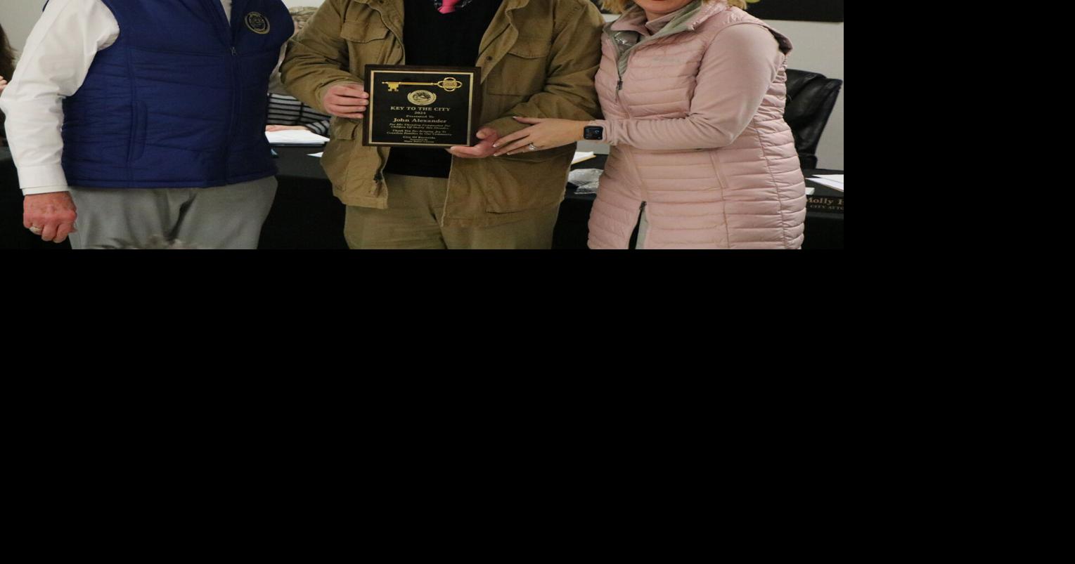 Burnside addresses houseboat taxes, gives out keys to city News