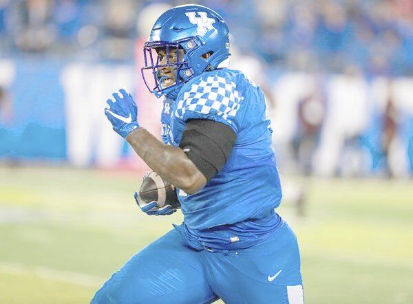 Quinton Bohanna injured in Kentucky-Tennessee football game