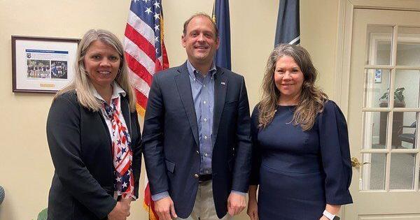 Kentucky Edward Jones Financial Advisor and Branch Office Administrator Hold Roundtable with Representative | Lifestyles