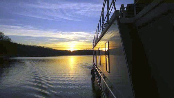 Alligator boat dock lake cumberland