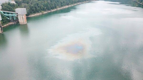 Oil From Capsized Water Intake Drains Into Lake Cumberland Local