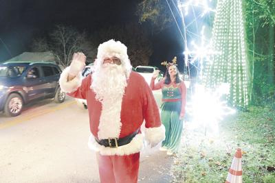 Downtown Alliance holds Santa Saturday gives free pictures of Santa