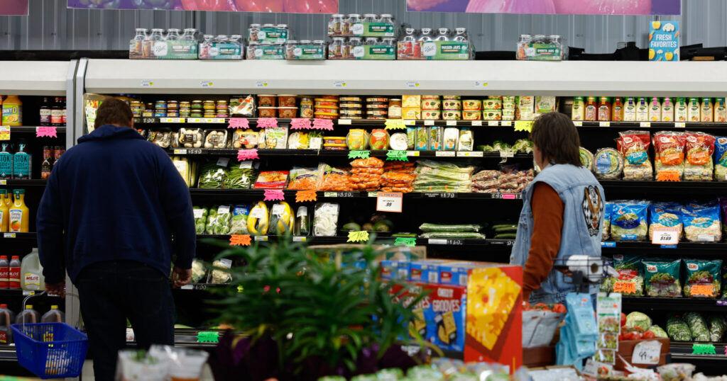 Dollar stores, giant grocery chains push healthy food out of reach for many, activists say - Vimarsana News