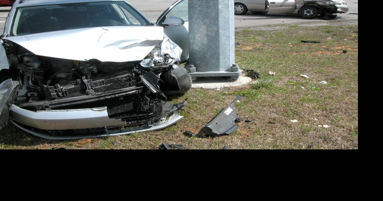 Eubank crash sent two people to LCRH with injuries News