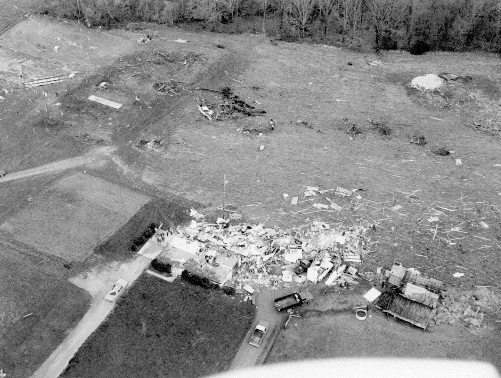 A different April 3 storm caused panic in 1974 | News | somerset