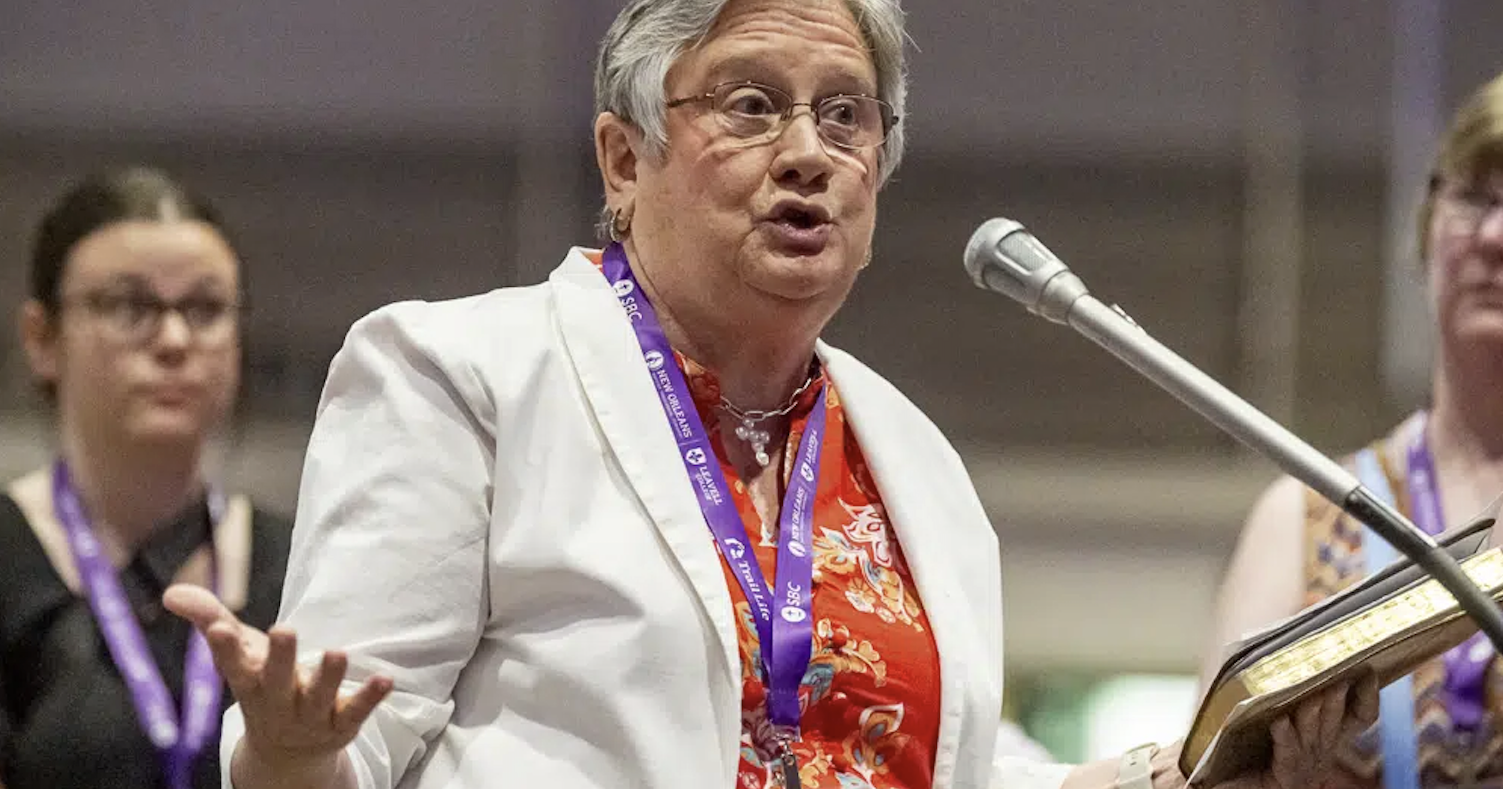 Southern Baptists refuse to take back megachurch because it has women pastors - Vimarsana News