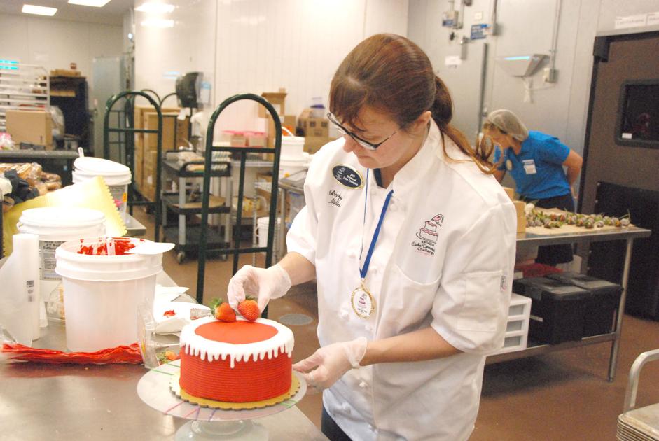 Miller Competing Against Kroger S Best Cake Decorators News Somerset Kentucky Com
