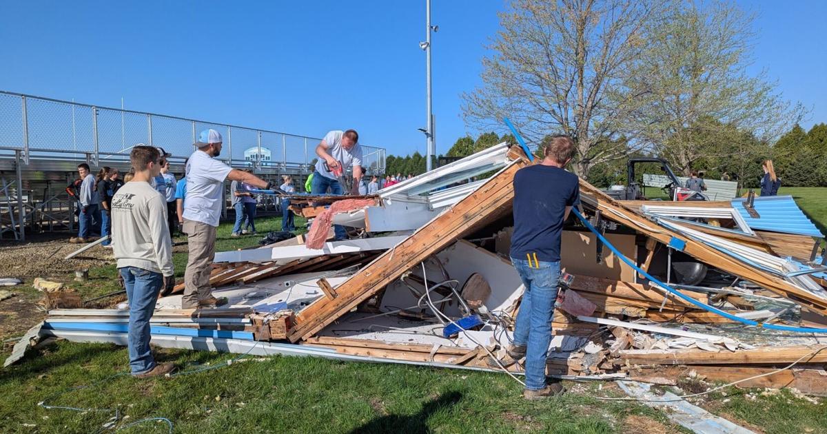 Wayland area bands together to clean up tornado damage | Washington ...