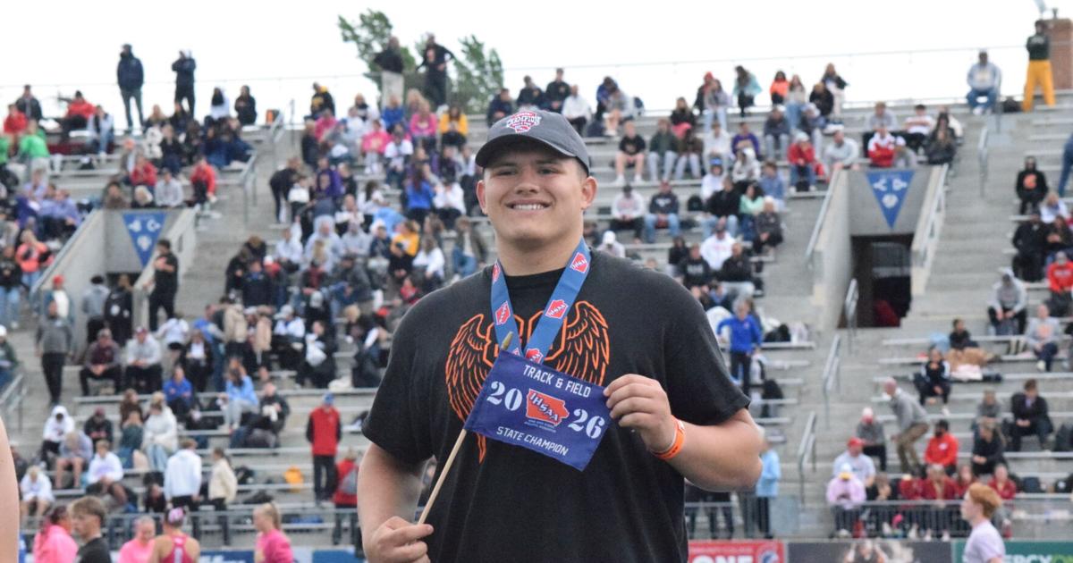 Greyson Hartman wins 3A discus title at Iowa state meet