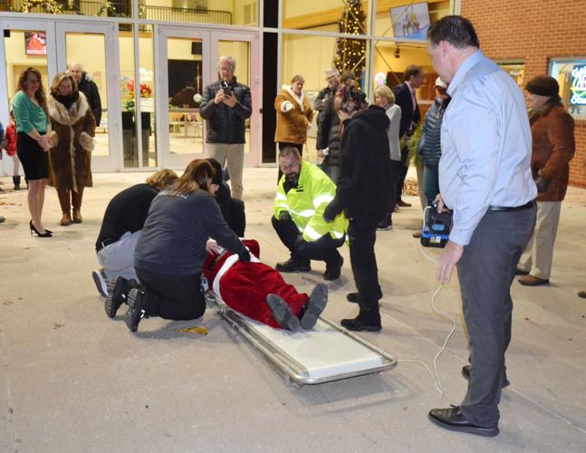 Spanaton Spanton Dynamics demonstrates spine board | News | southeastiowaunion.com