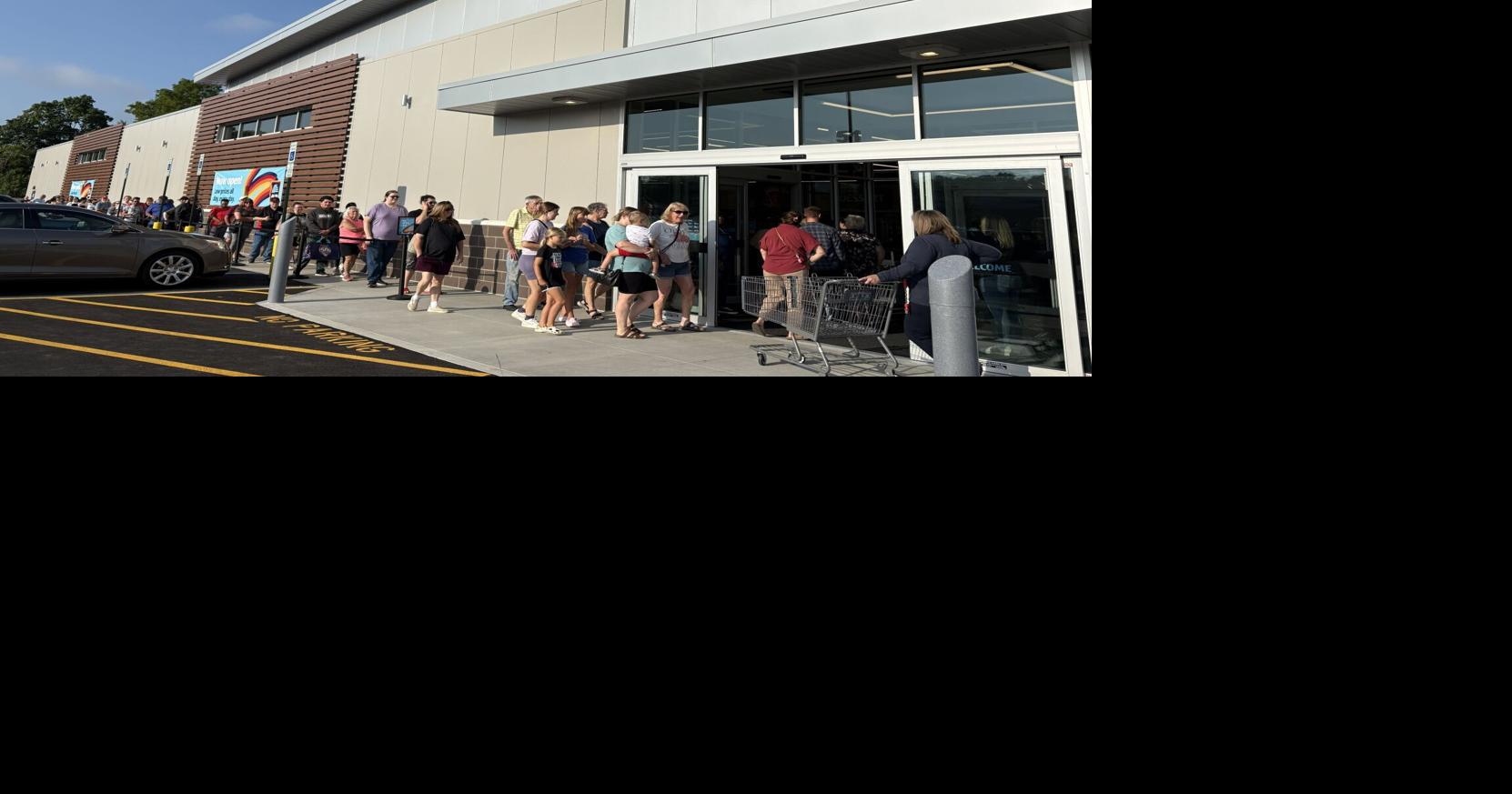 Over 300 attend grand opening of new Springfield Aldi
