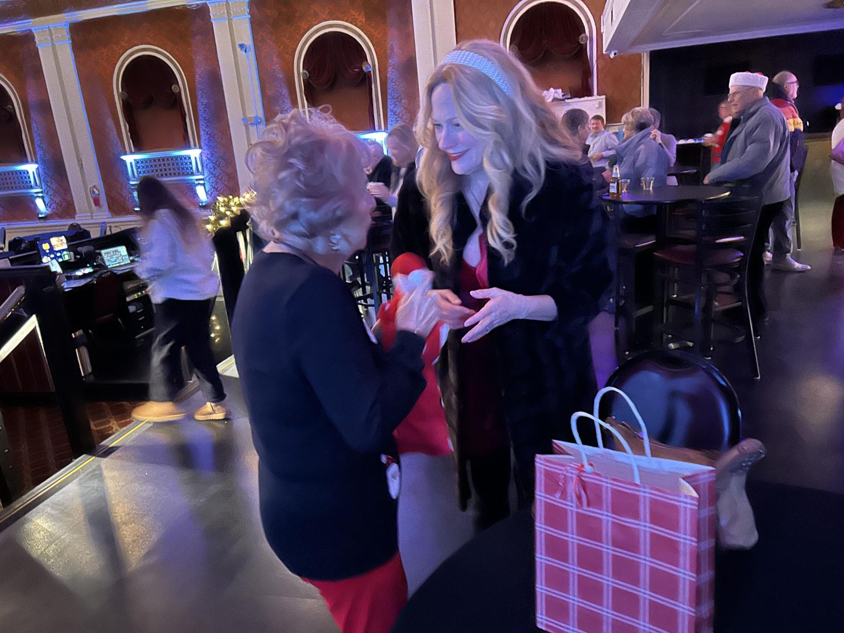 Springfield crowds adore actress Dietlein; holiday movie debuts at ...