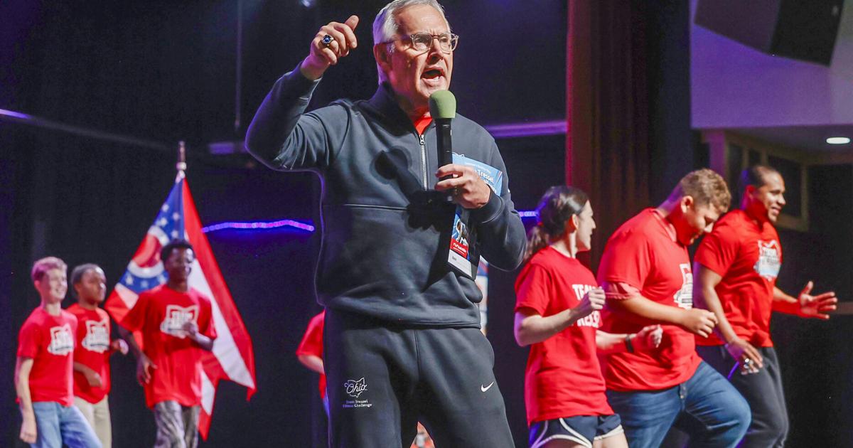 Lt. Gov. Jim Tressel brings statewide fitness challenge to Springfield students