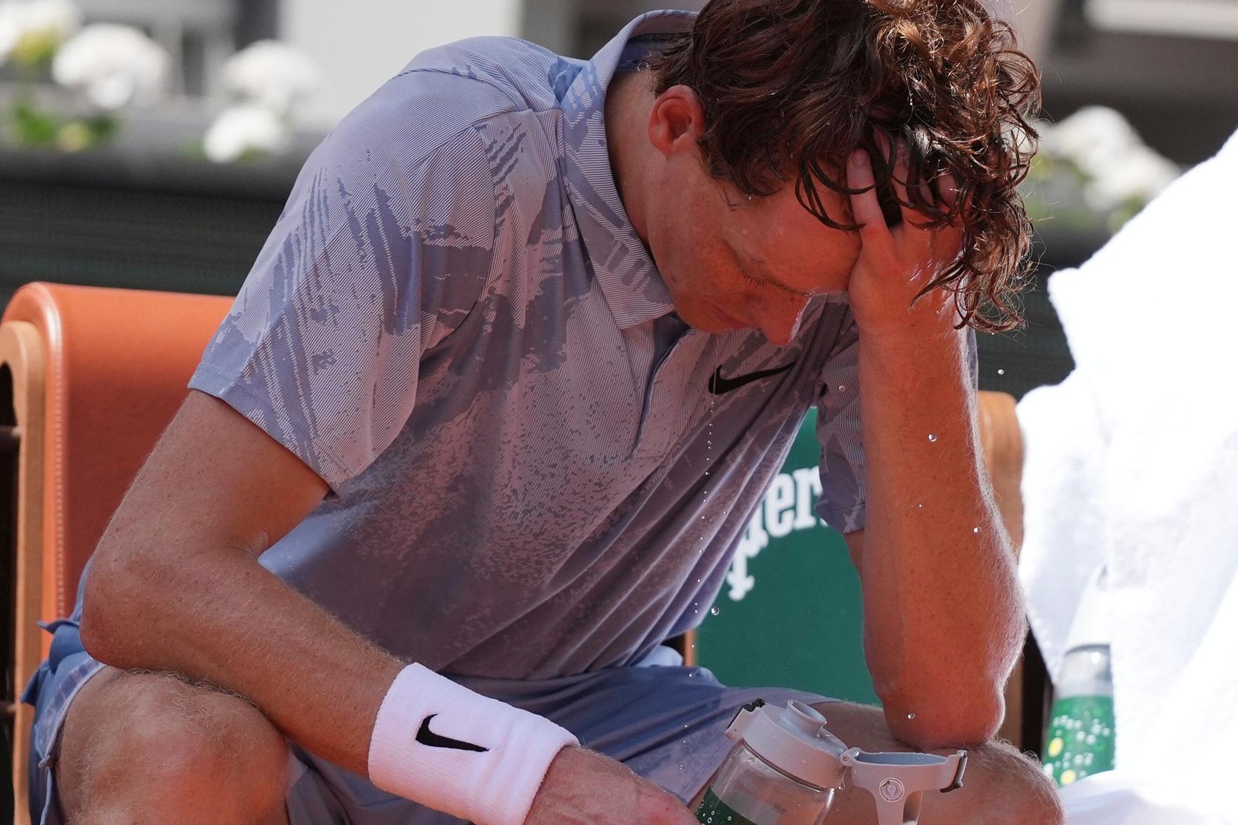 French Open stunner: No. 1 Jannik Sinner struggles with dizziness during  heat wave in 2nd-round loss | Nation & World | springfieldnewssun.com