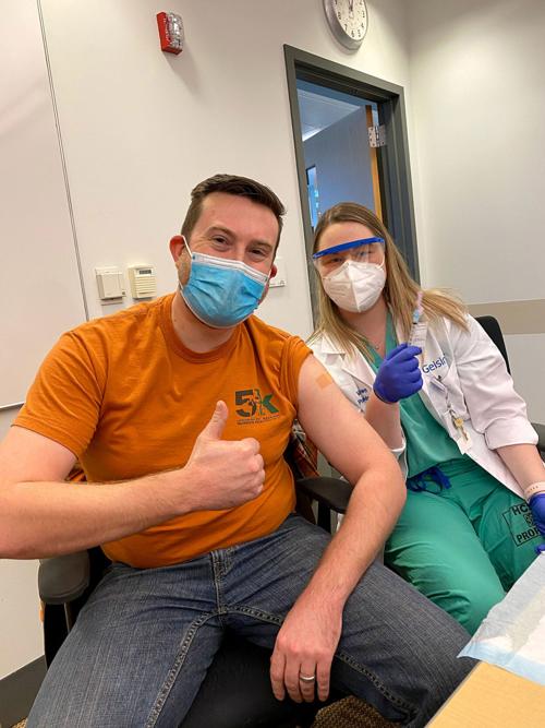 Teachers receive vaccination