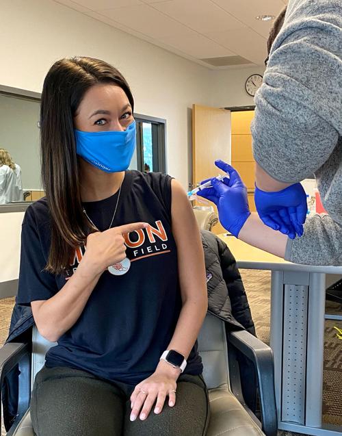 Teachers receive vaccination