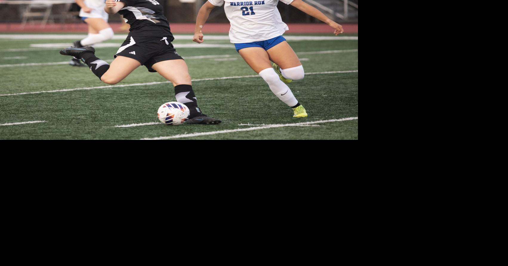 Fall Tab: Warrior Run girls soccer team to stay in thick of Heartland-II race once again