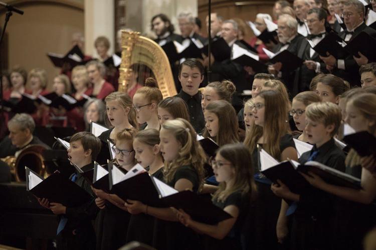 Chorale to present Candlelight Christmas