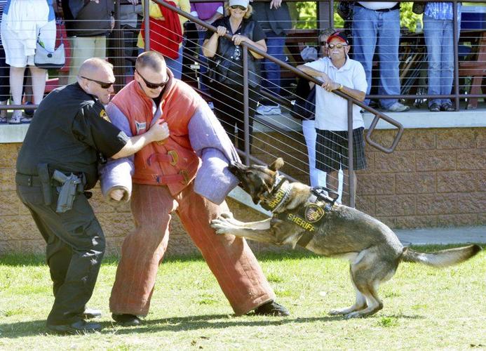 Community comes out to support Ashtabula County police ...