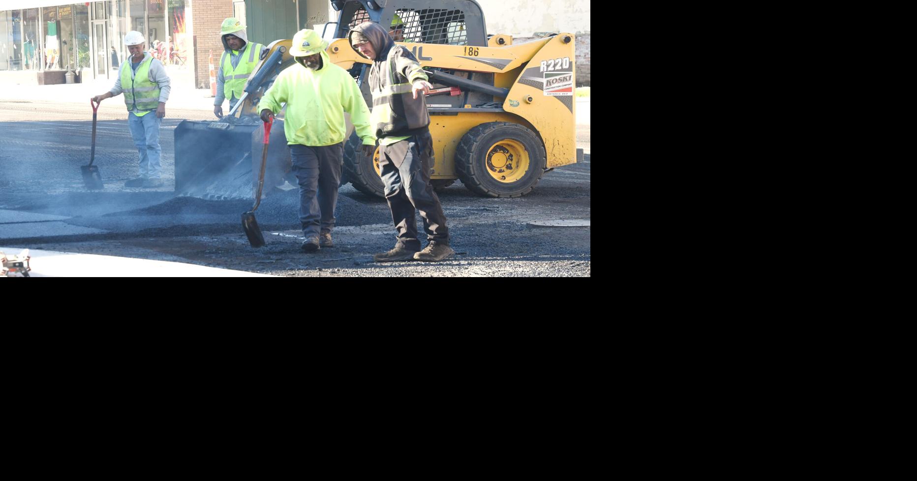 Crews pave Main Avenue in Ashtabula