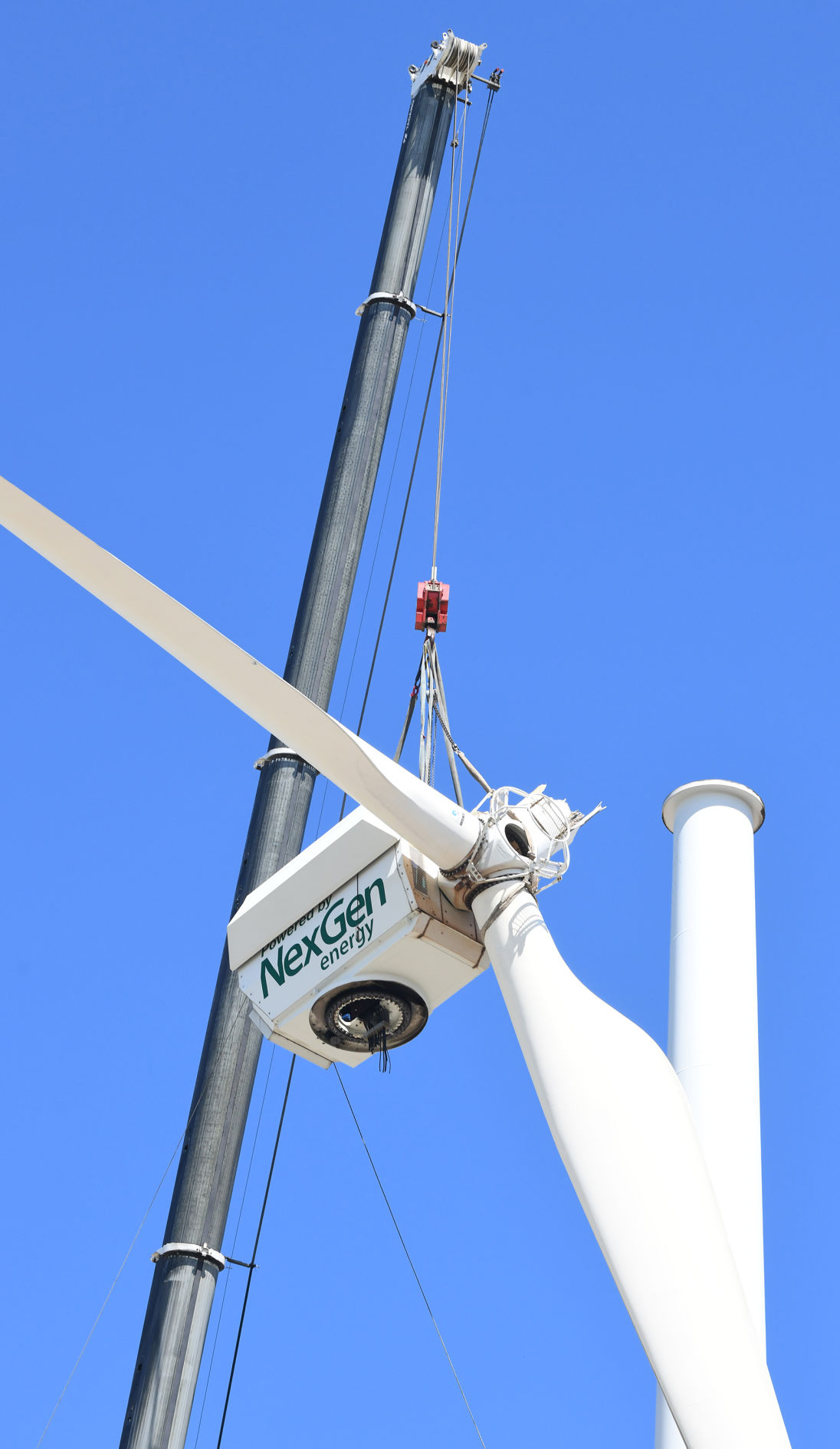 Conneaut wind turbine comes down Multimedia