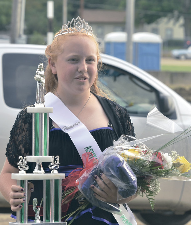 Ashtabula County Jr. Fair Queen and King enjoy fair duties, animals