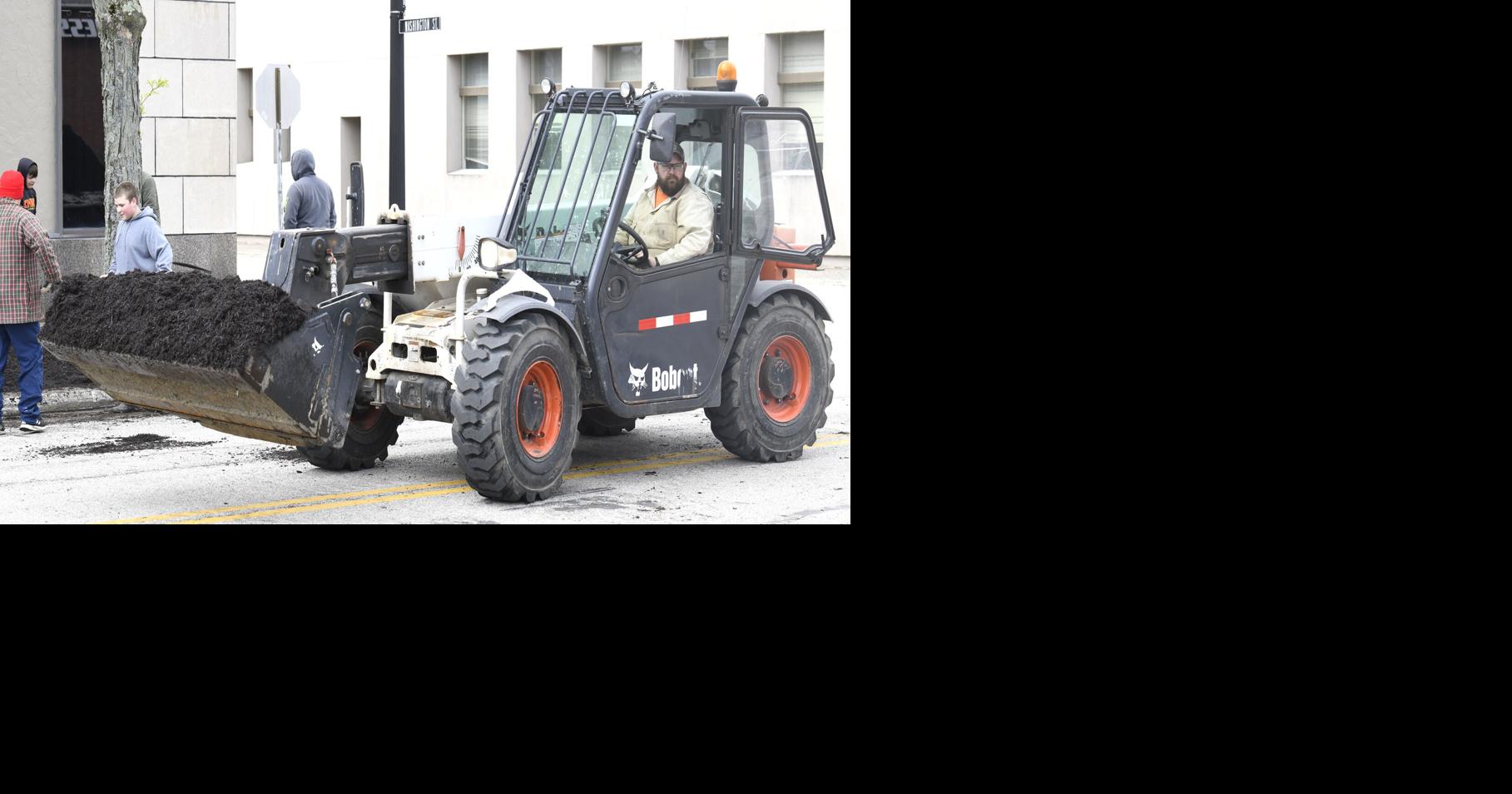Students add greatly to Conneaut cleanup