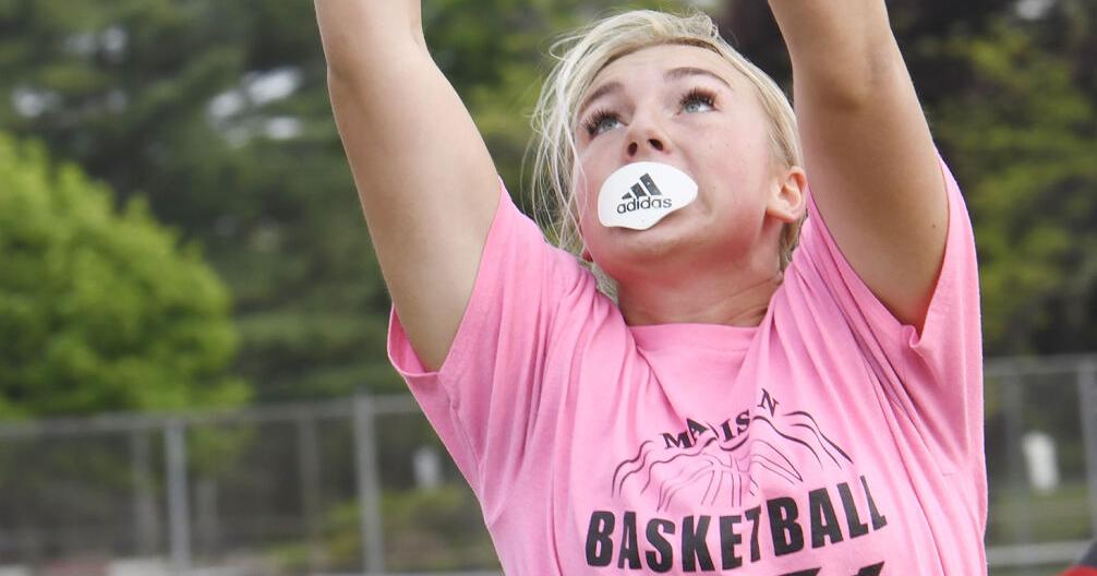 Blue Streaks to play in girls flag football tournament