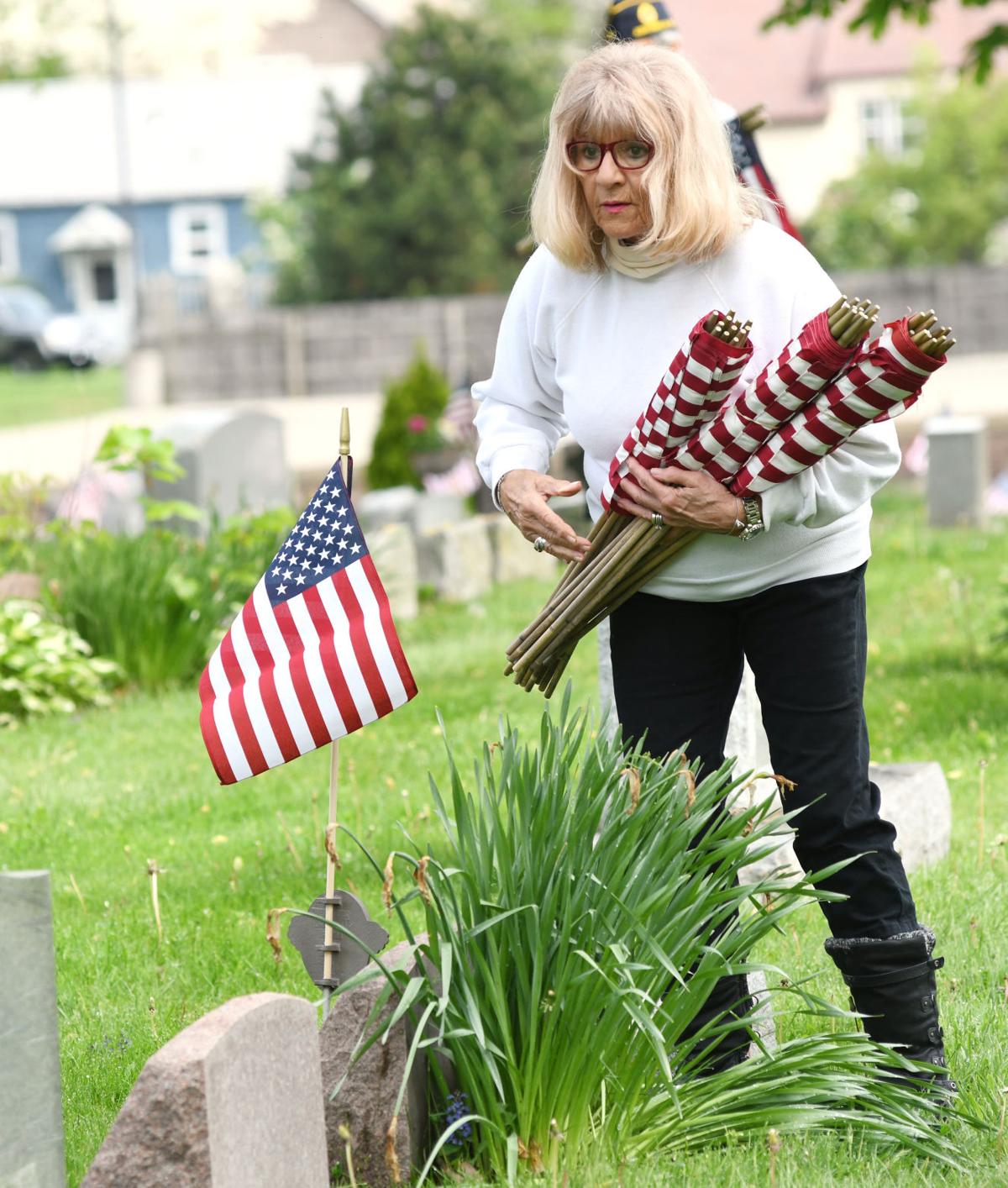 Volunteers aid in Memorial Day preparations News