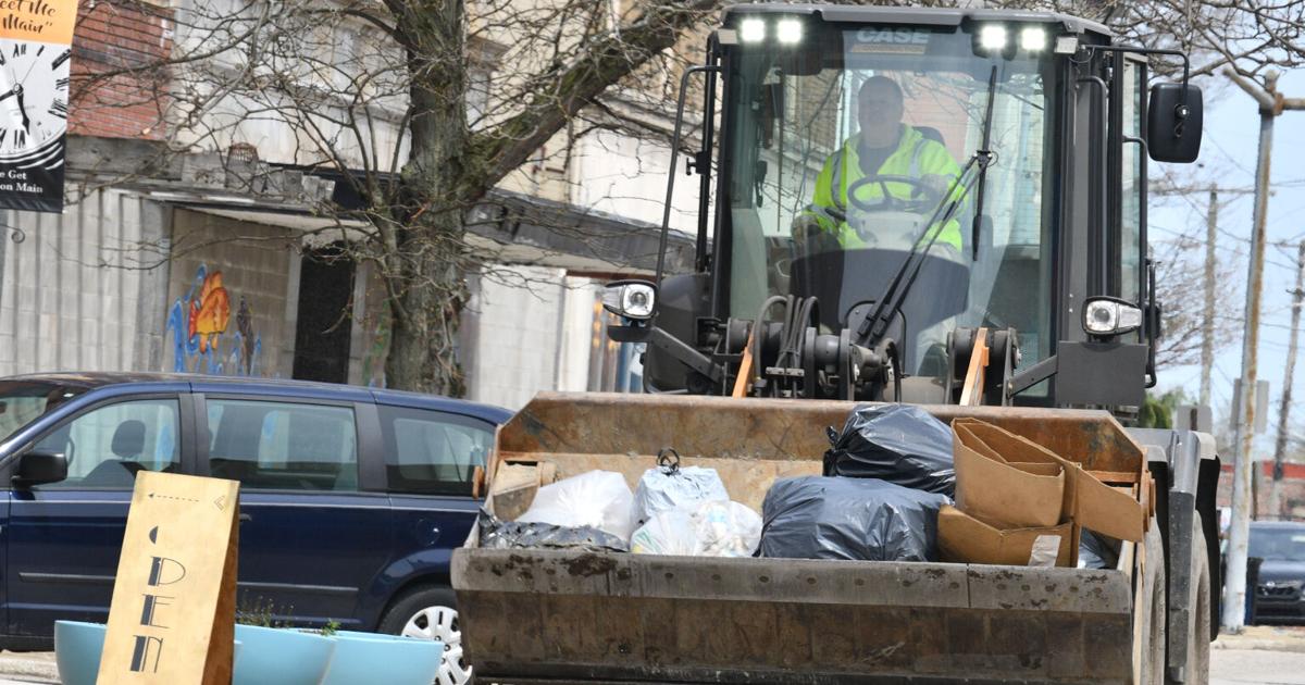 Volunteers clean up Ashtabula News