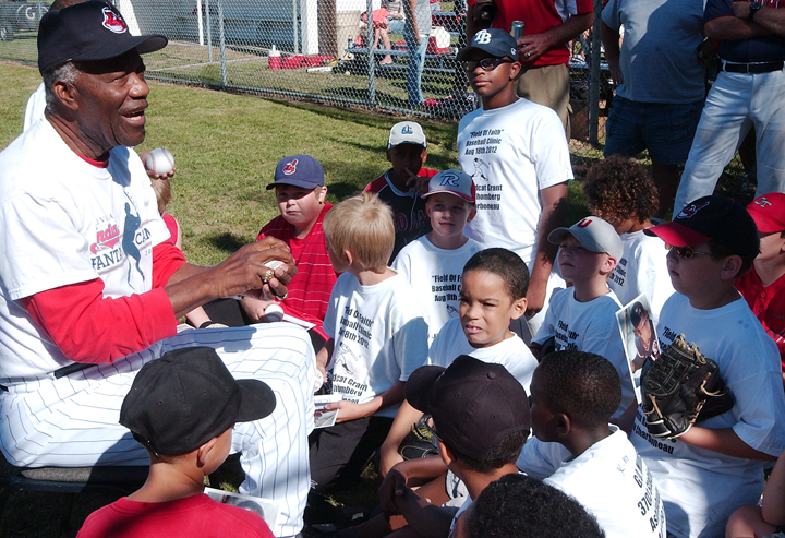 Ex-Indians hold baseball clinic