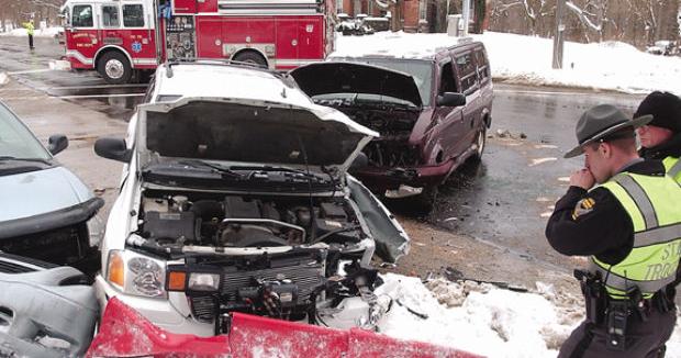 Three-vehicle crash sends 2 to hospital | Local News | starbeacon.com