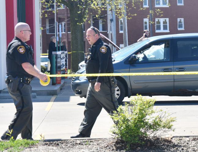 One dead, another injured in shooting outside auto parts store in