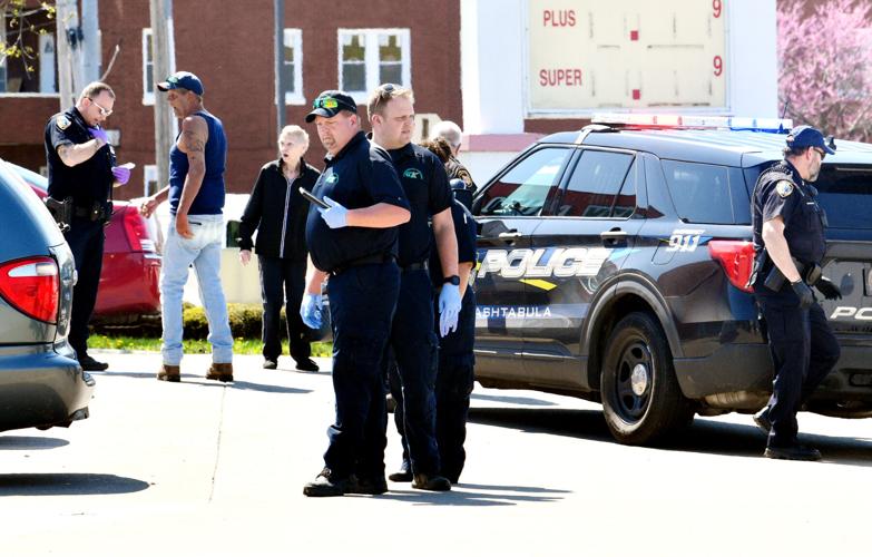 One dead, another injured in shooting outside auto parts store in