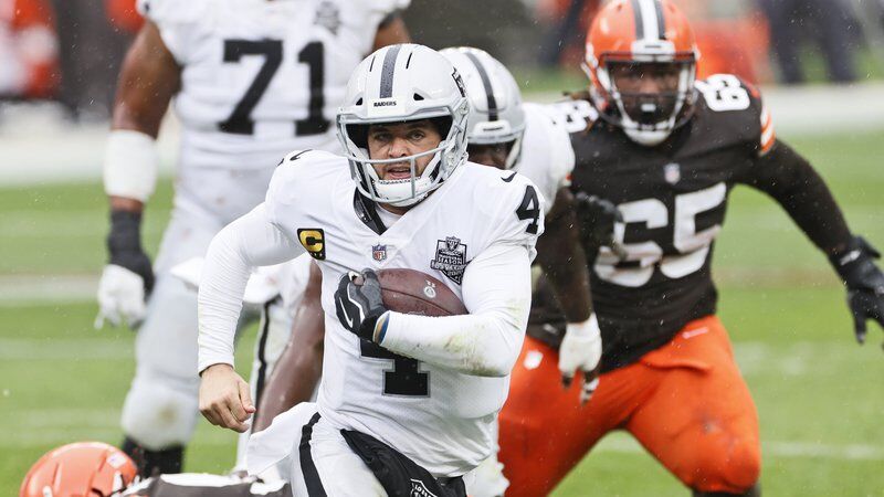 Browns fall to Raiders and windy, wintry weather