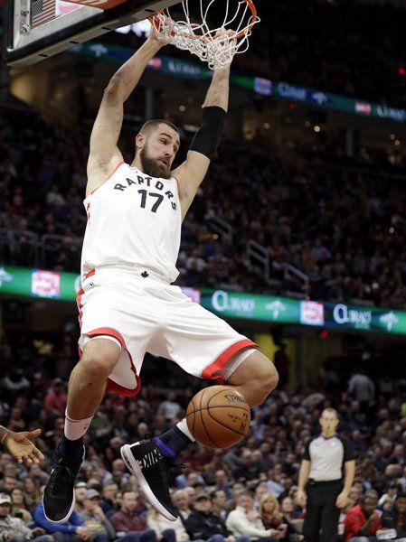 Lebron Scores 35 Carries Cavaliers Past Raptors 132 129
