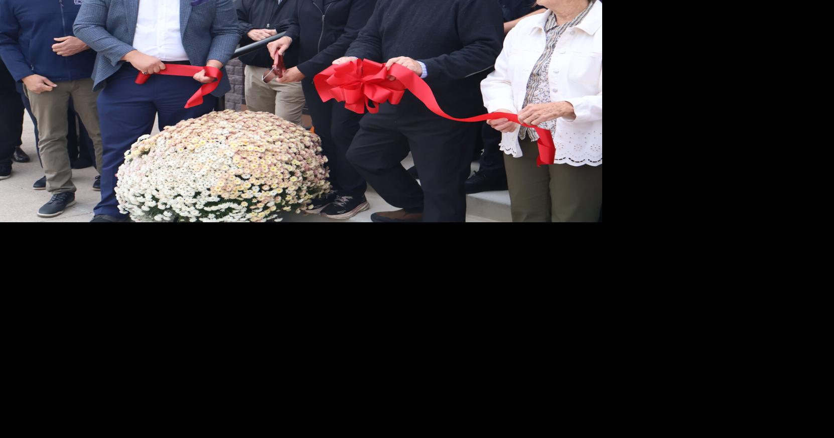 Table 985 cuts ribbon in Conneaut | News | starbeacon.com