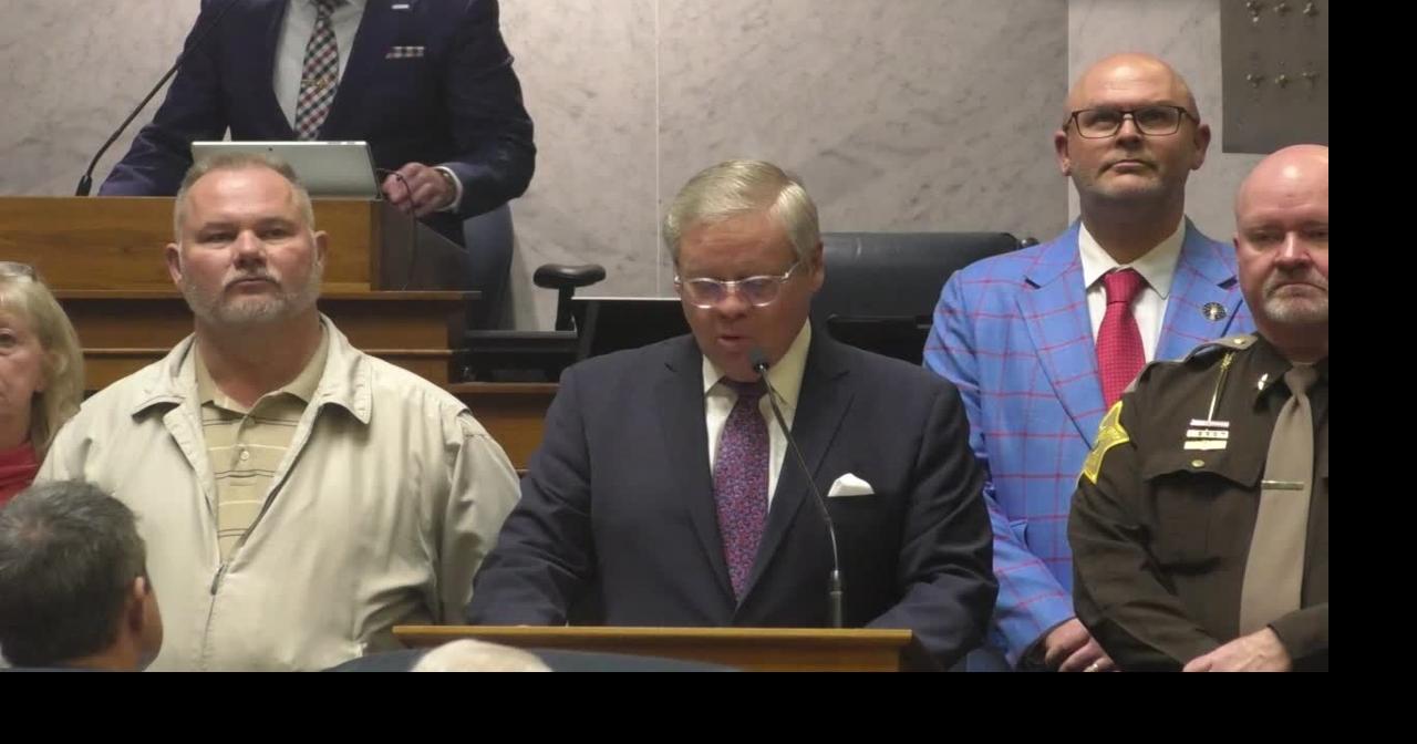 Senator Ron Alting brings resolution honoring Abby Williams and Libby German