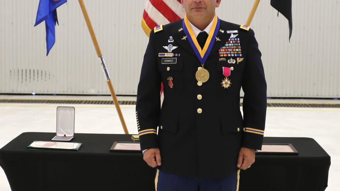 Cw4 R. Michael Rutledge U.S. Army CW4 Chance retires with honor | Military | stardem.com