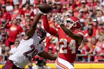 Mahomes' two TD pass lift Chiefs, Sports