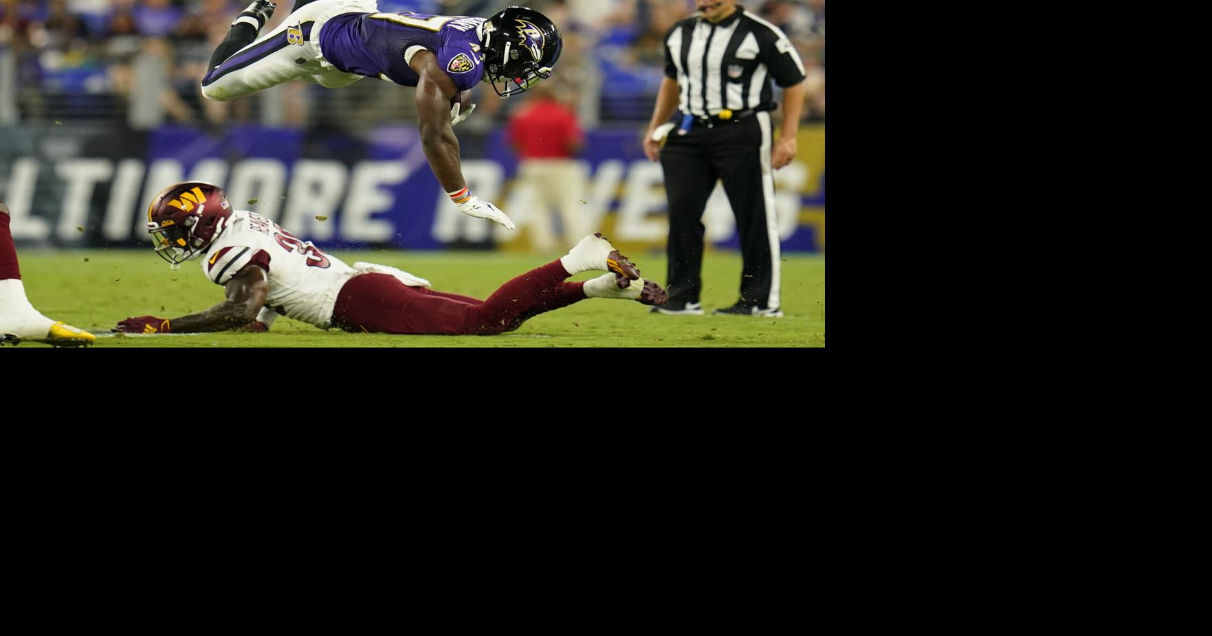 BALTIMORE, MD - AUGUST 27: Baltimore Ravens wide receiver Demarcus Robinson  (10) catches a pass during the NFL preseason football game between the  Washington Commanders and Baltimore Ravens on August 27, 2022