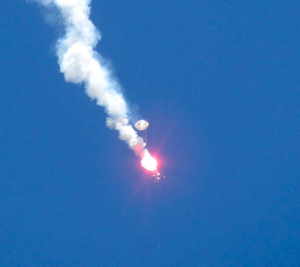 West Marine, Cambridge Sail and Power Squadron hold flare demonstration Life