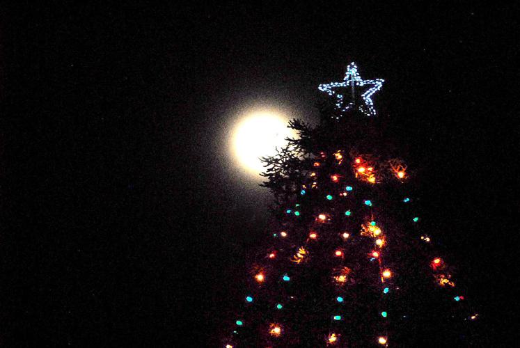Rare full moon will appear on Christmas Day Local