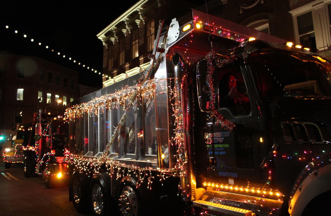 Cambridge Christmas parade features 'Past and Present' Local
