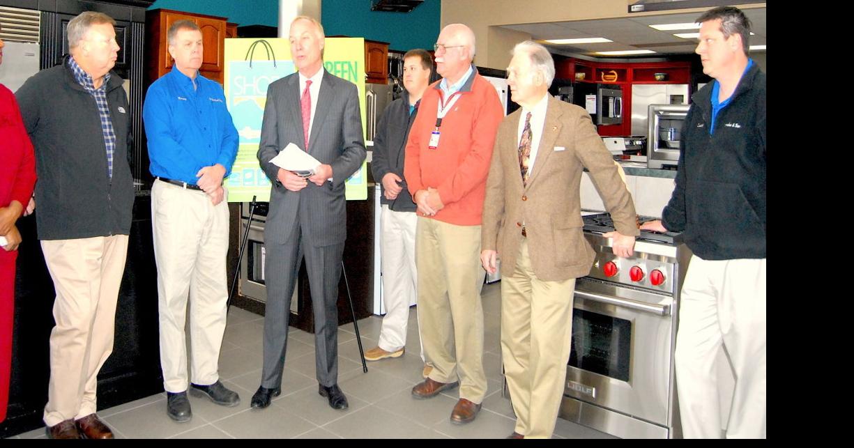 Franchot visits Cambridge for Shop Maryland Energy Local