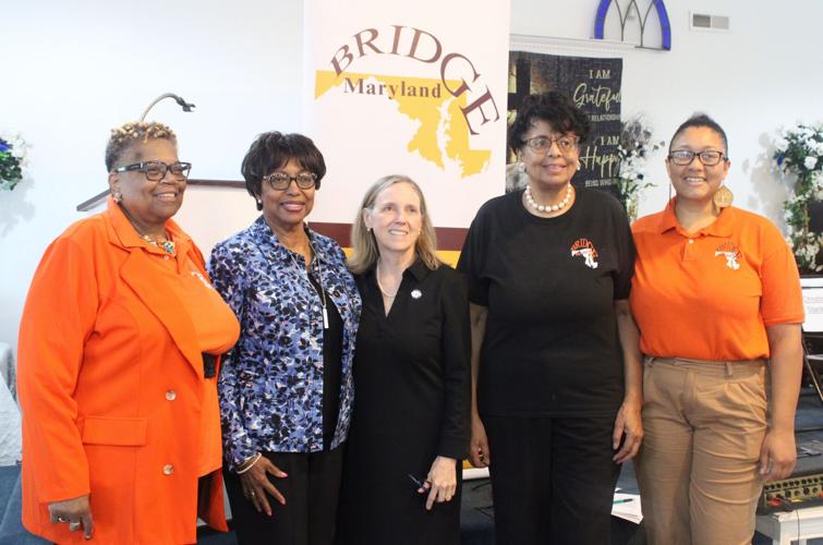 Nonprofit hosts meeting to discuss concerns at apartment complex